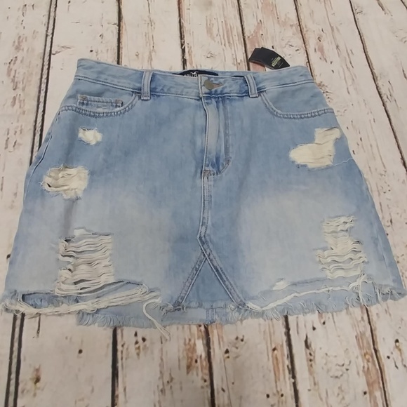 NWT  Hollister High-Rise Distressed Jean Skirt 9 - Picture 5 of 6